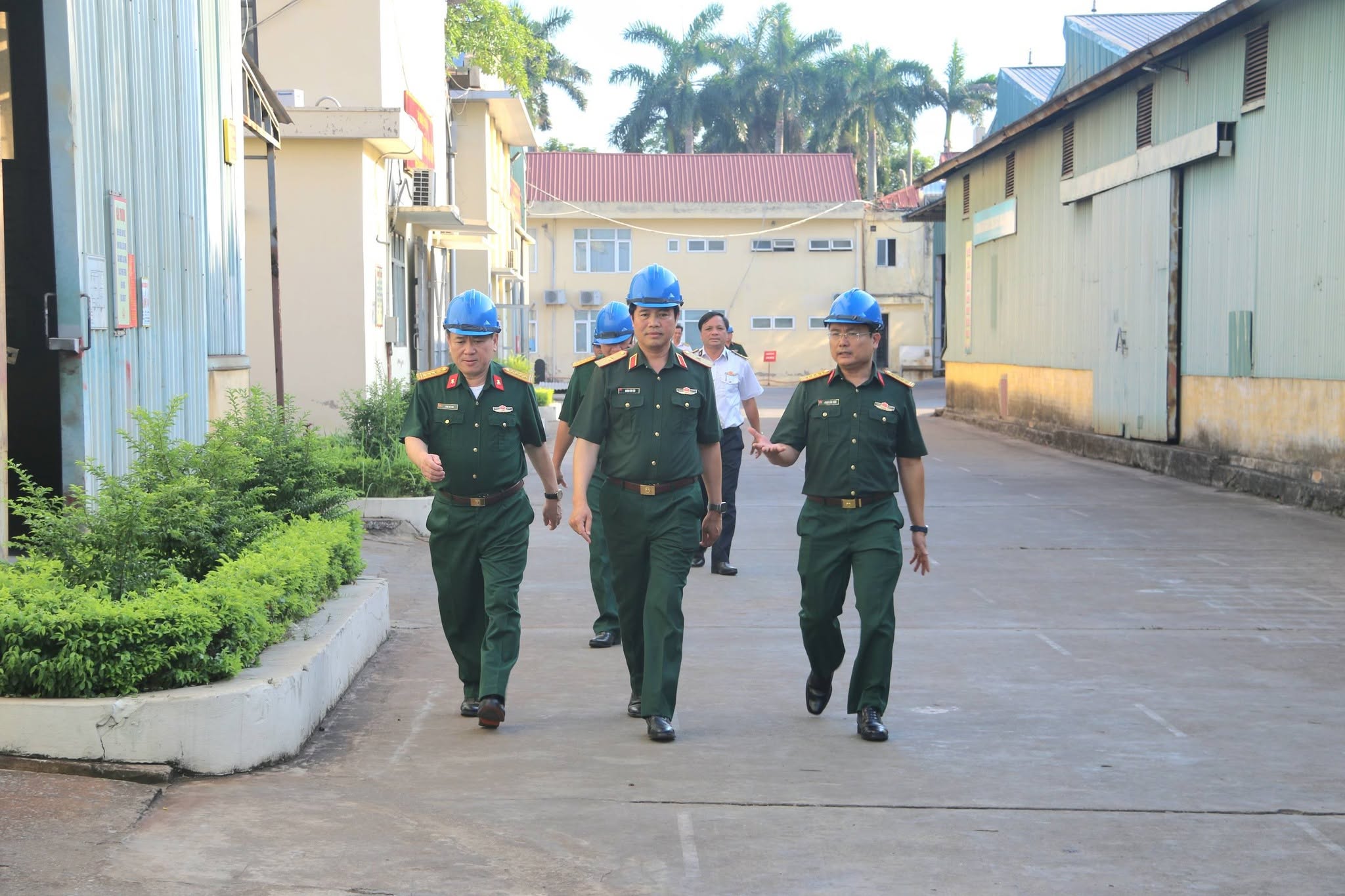 PHÓ CHỦ NHIỆM TỔNG CỤC CÔNG NGHIỆP QUỐC PHÒNG KIỂM TRA THỰC HIỆN CÔNG TÁC KHCN TẠI NHÀ MÁY Z173