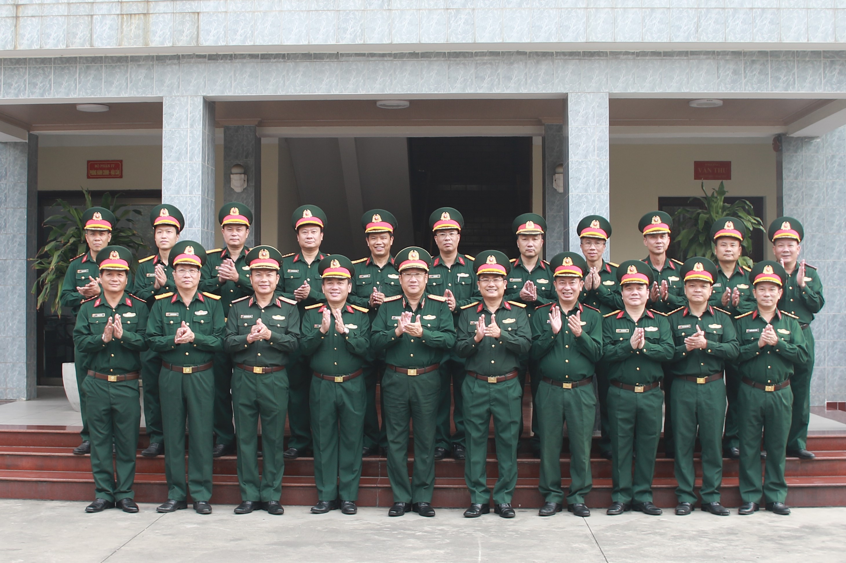 THƯỢNG TƯỚNG PHẠM HOÀI NAM UVTW ĐẢNG, UVTVQUTW, THỨ TRƯỞNG BỘ QUỐC PHÒNG KIỂM TRA VIỆC THỰC HIỆN NHIỆM VỤ KHCN TẠI NHÀ MÁY Z173
