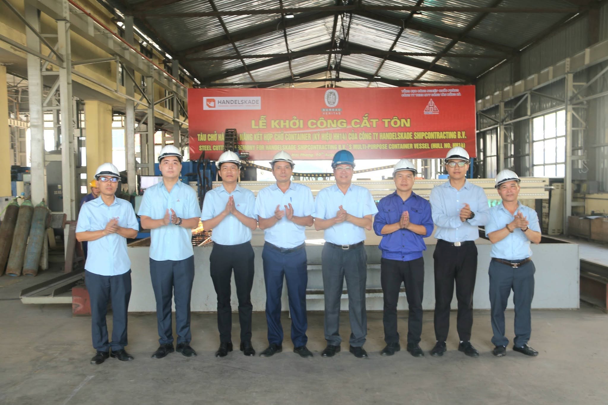CÔNG TY ĐÓNG TÀU HỒNG HÀ TỔ CHỨC KHỞI CÔNG CẮT TÔN DỰ ÁN TÀU HH14 