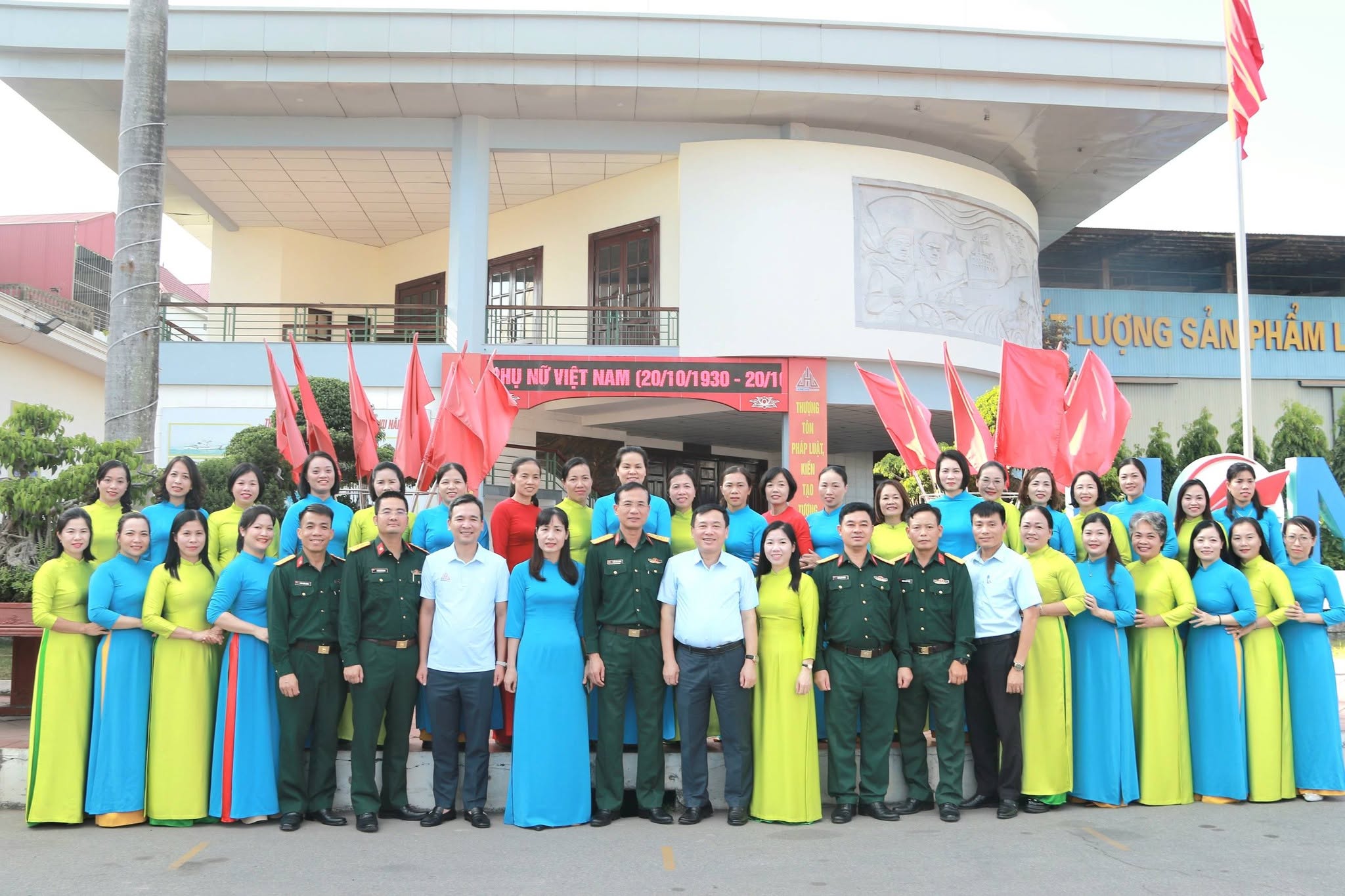 CÔNG TY ĐÓNG TÀU HỒNG HÀ TỔ CHỨC CÁC HOẠT ĐỘNG CHÀO MỪNG KỶ NIỆM 96 NĂM NGÀY THÀNH LẬP HỘI LIÊN HIỆP PHỤ NỮ VIỆT NAM