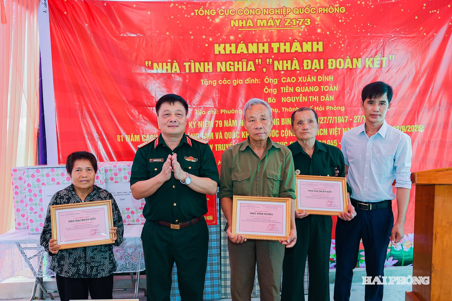 Bàn giao 3 ngôi nhà tặng các gia đình khó khăn ở phường Bắc An Phụ